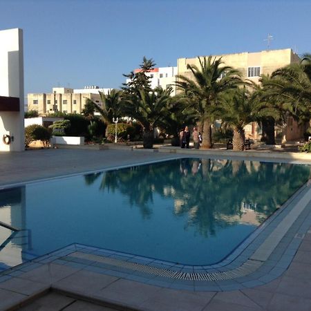 Seafront Apartment With Pool St. Paul's Bay Exteriér fotografie