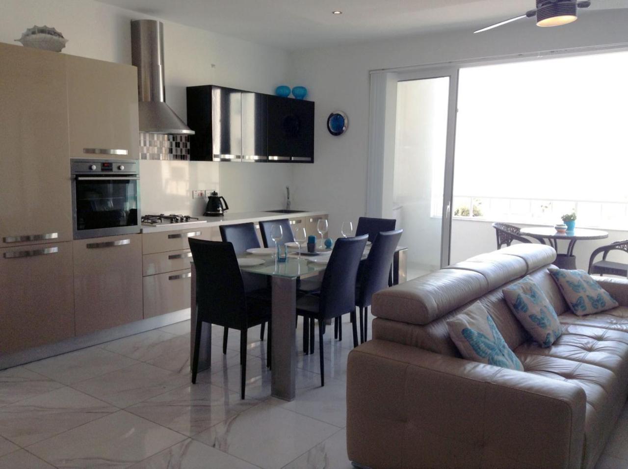 Seafront Apartment With Pool St. Paul's Bay Exteriér fotografie