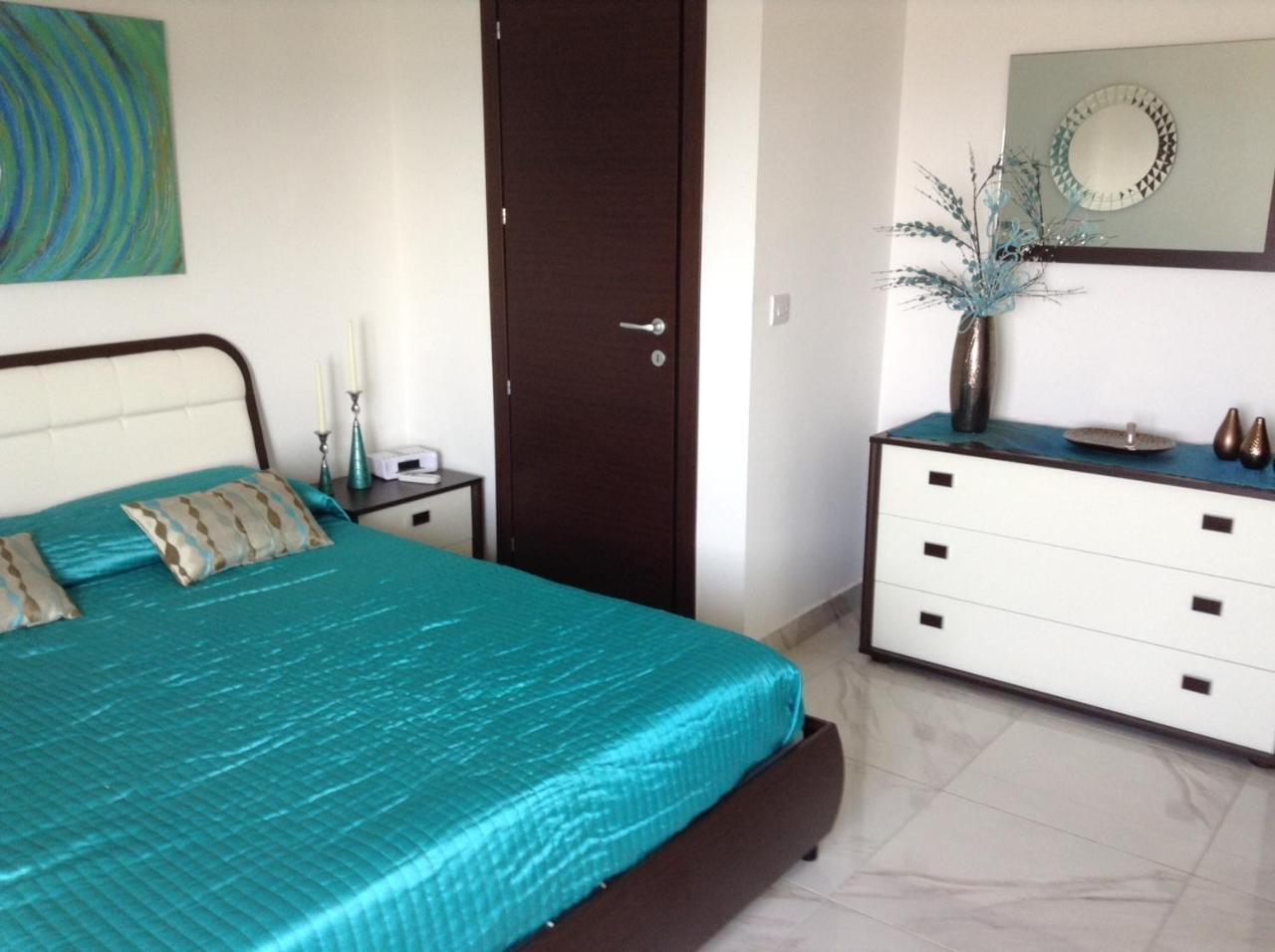 Seafront Apartment With Pool St. Paul's Bay Exteriér fotografie