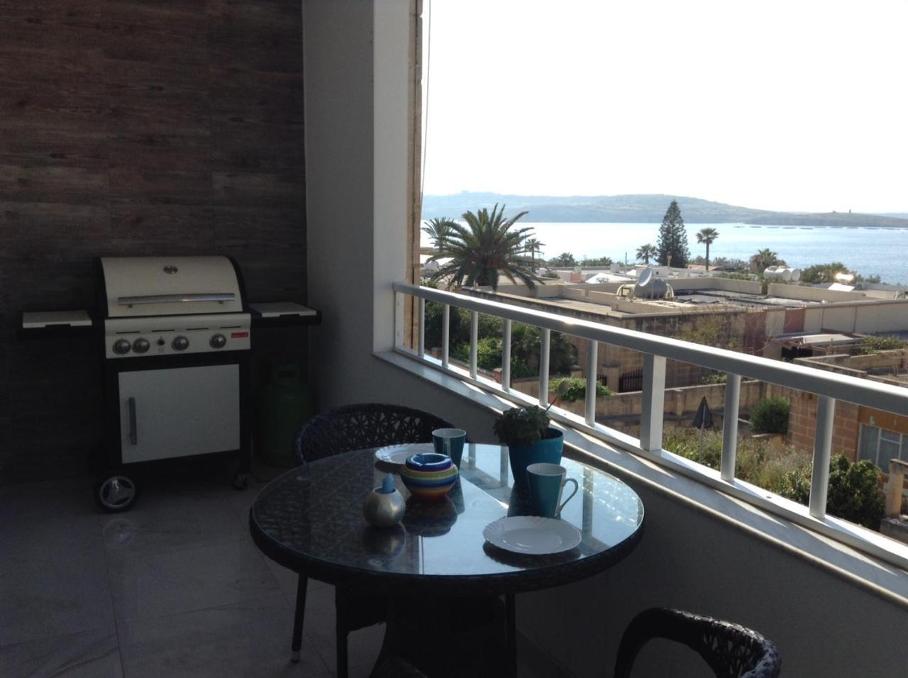 Seafront Apartment With Pool St. Paul's Bay Exteriér fotografie
