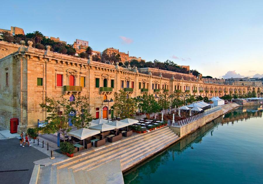 Seafront Apartment With Pool St. Paul's Bay Exteriér fotografie